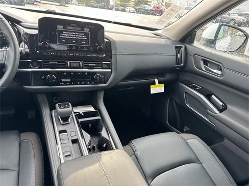 New 2025 Nissan Pathfinder SL image 19