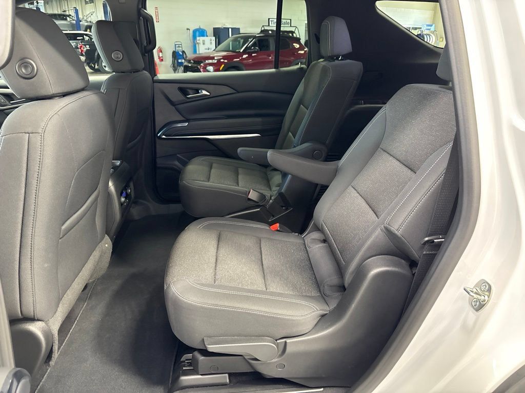 Used 2026 Chevrolet Traverse LT FWD image 44