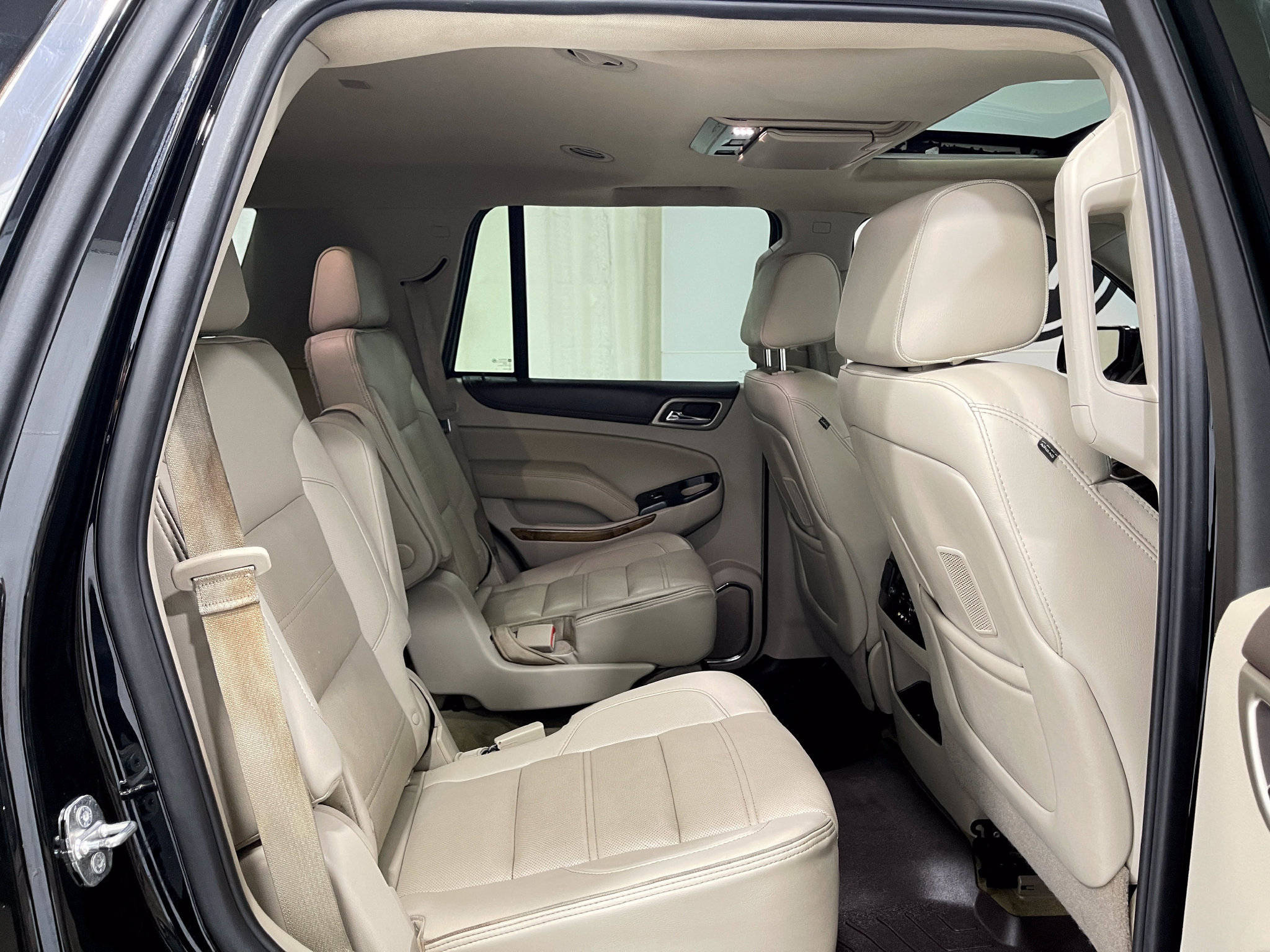 Used 2016 GMC Yukon Denali w/ Open Road Package AWD/4WD image 34