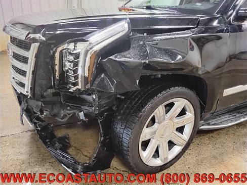 Used 2020 Cadillac Escalade ESV Luxury AWD/4WD image 18