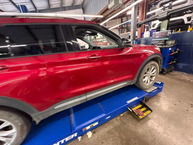 Used 2021 Ford Explorer Limited w/ Equipment Group 301A AWD/4WD image 19