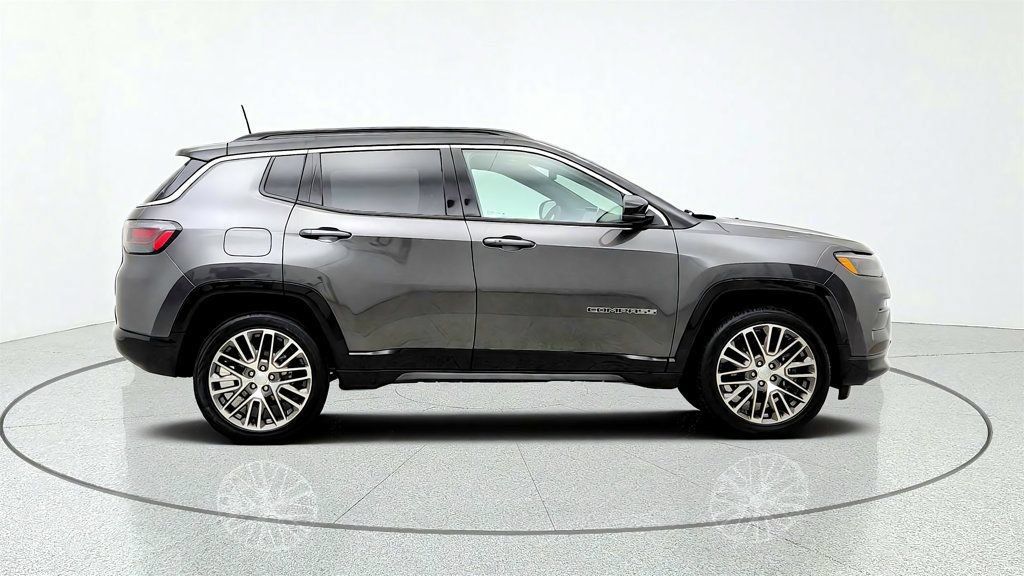 Used 2023 Jeep Compass Limited w/ Elite Group AWD/4WD image 4