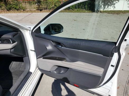 Used 2021 Toyota Camry SE image 22