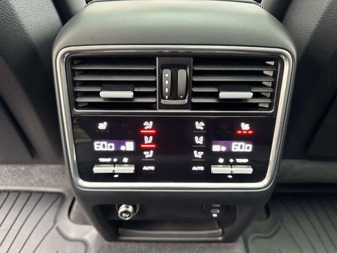 Used 2022 Porsche Cayenne Turbo S AWD/4WD image 16