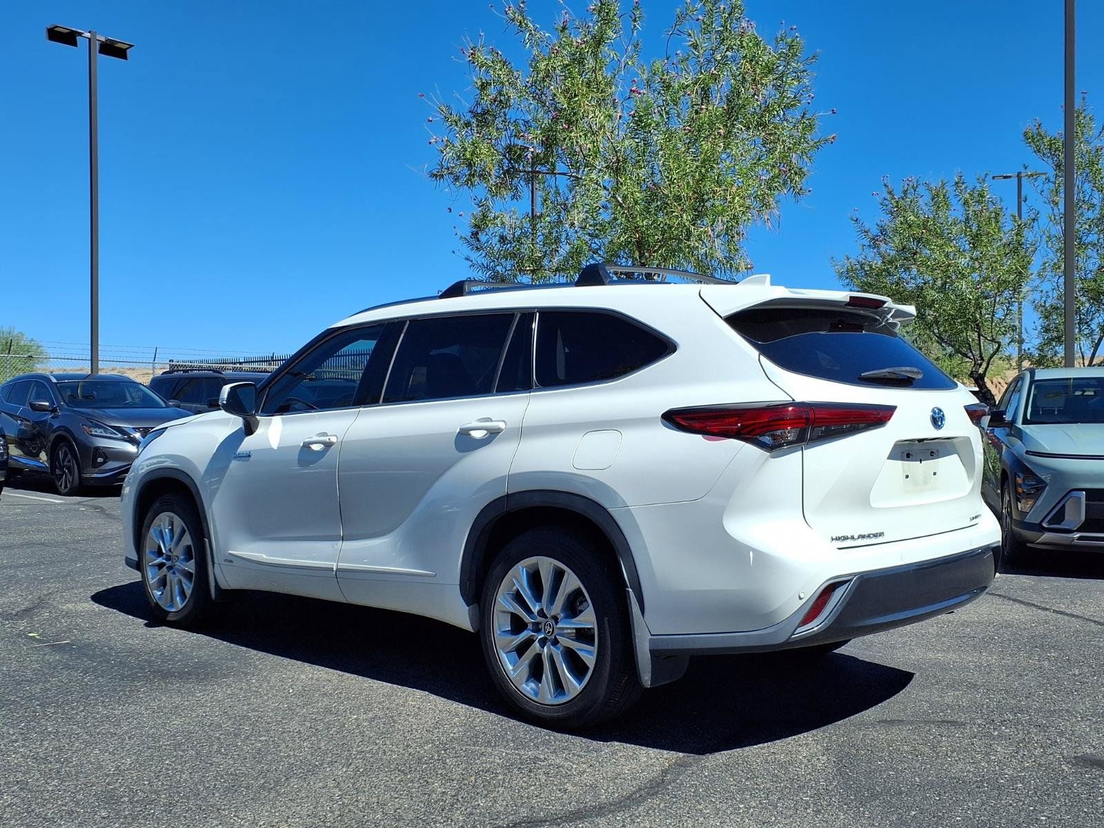 Used 2020 Toyota Highlander Limited AWD/4WD image 3