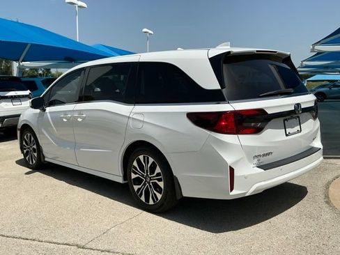 Used 2025 Honda Odyssey Elite image 4