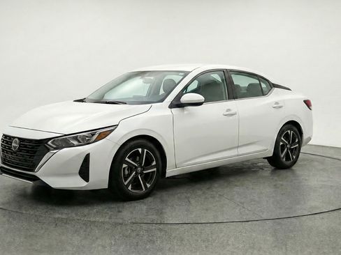 Used 2025 Nissan Sentra SV image 3
