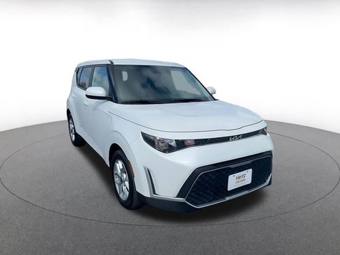 Used 2025 Kia Soul LX w/ LX Technology Package image 3