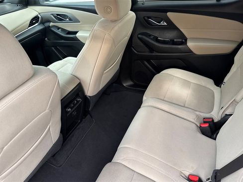 Used 2023 Chevrolet Traverse LT w/ Rear Camera Mirror Package image 13