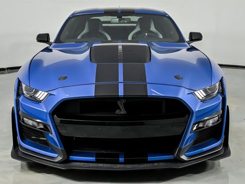 Used 2021 Ford Mustang Shelby GT500 w/ Carbon Fiber Track Pack RWD image 4
