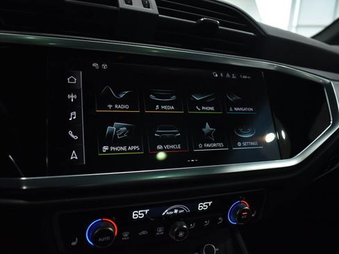 Used 2024 Audi Q3 2.0T Premium Plus w/ Premium Plus Package image 20