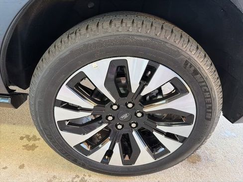 Used 2025 Ford Expedition Platinum w/ Driver's Package image 7