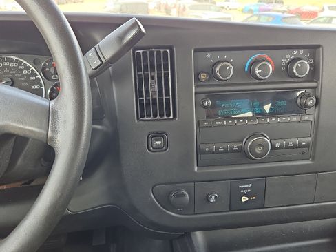 Used 2017 Chevrolet Express 2500 Extended image 10