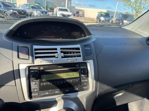 Used 2008 Toyota Yaris 2-Door Hatchback FWD image 21