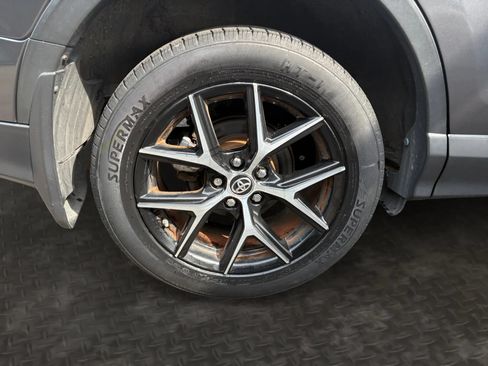 Used 2018 Toyota RAV4 SE w/ Power Extra Value Package AWD/4WD image 40