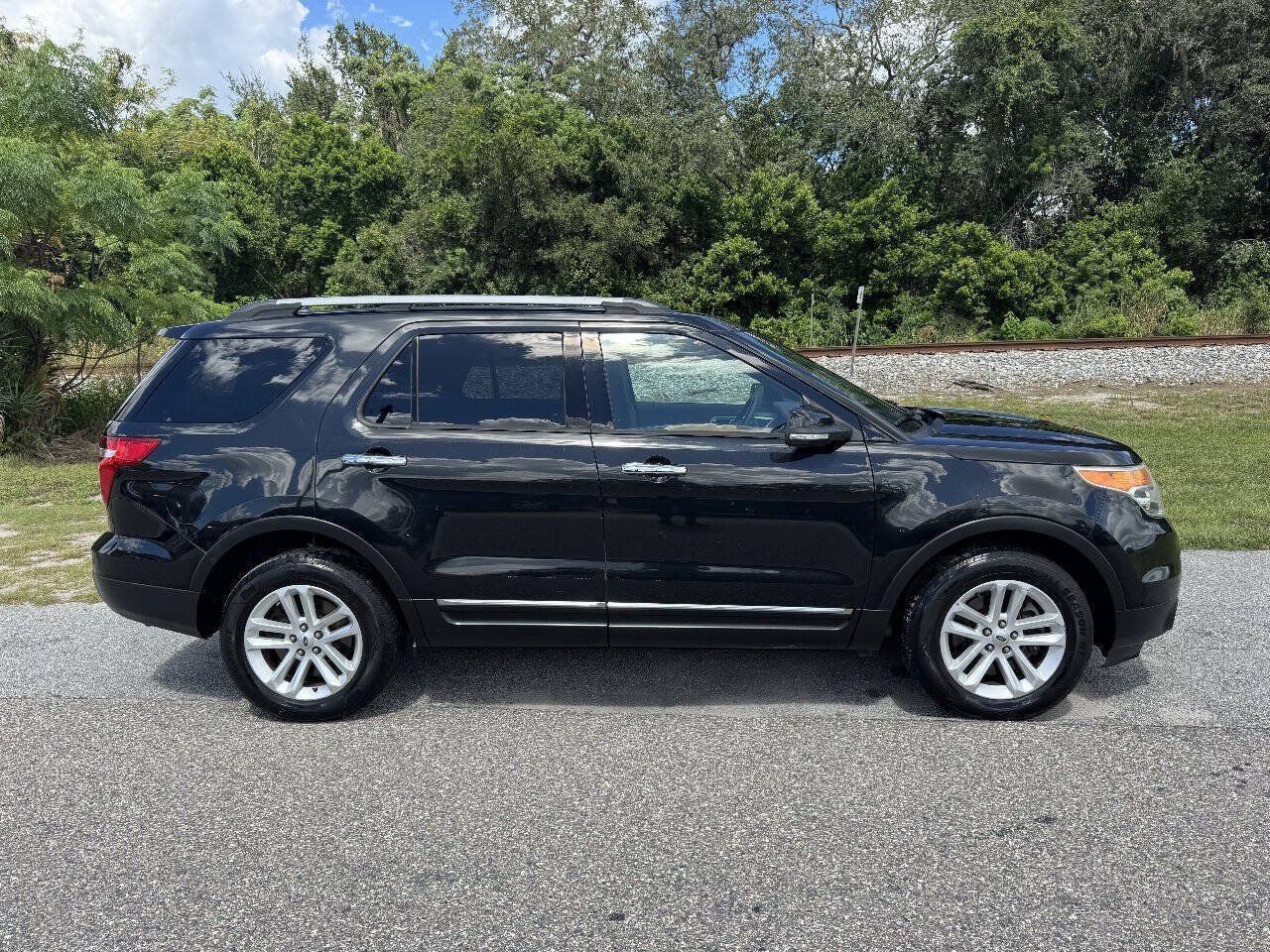 Used 2014 Ford Explorer XLT w/ Equipment Group 202A AWD/4WD image 5