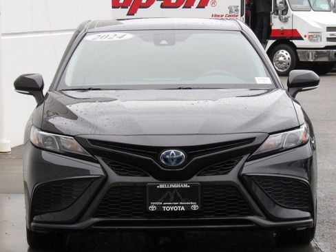 Certified 2024 Toyota Camry SE w/ Convenience Package image 3