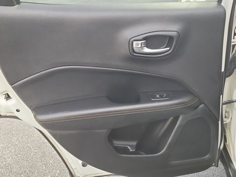 Used 2018 Jeep Compass Latitude w/ Popular Equipment Group FWD image 24