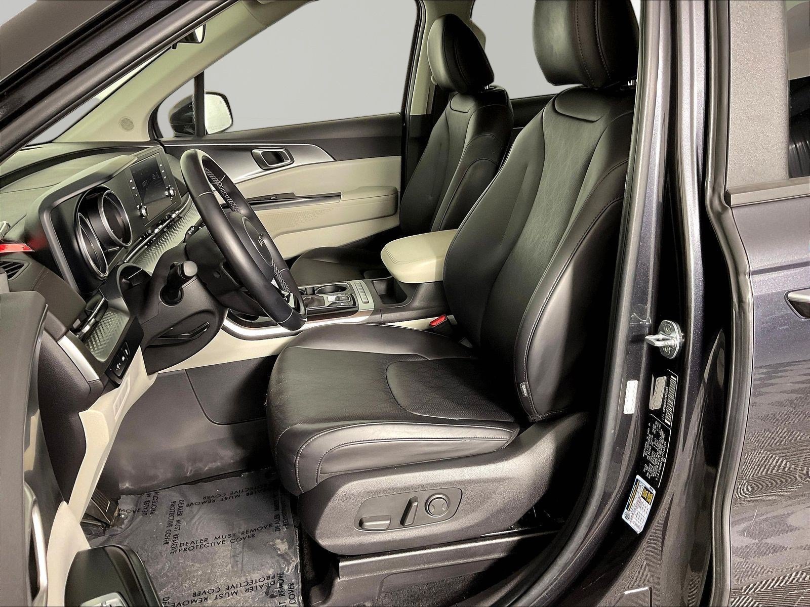 Used 2023 Kia Carnival LX FWD image 20