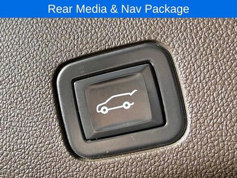 Used 2021 GMC Yukon XL SLT w/ SLT Luxury Plus Package image 17