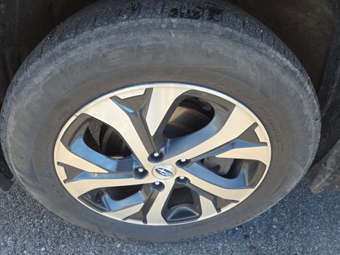 Used 2021 Subaru Outback Limited image 12