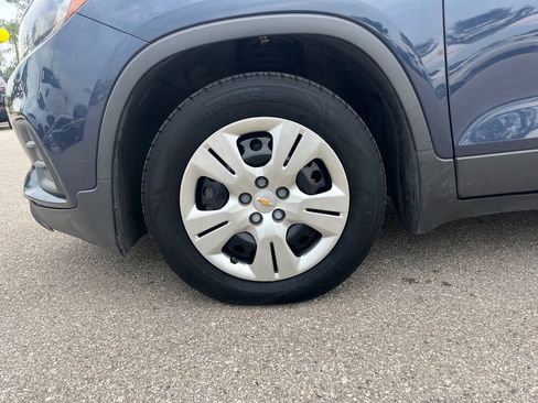 Used 2018 Chevrolet Trax LS w/ LPO, Cargo Package FWD image 27