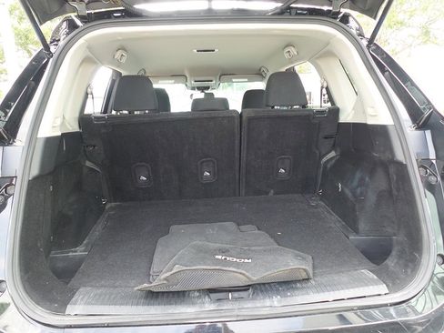 Used 2024 Nissan Rogue S FWD image 16