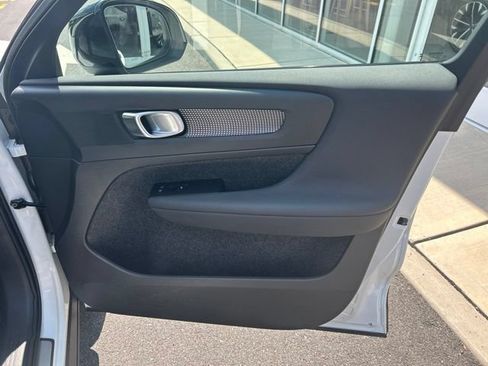 Certified 2025 Volvo XC40 B5 Plus AWD/4WD image 14