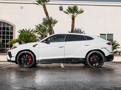 Used 2024 Lamborghini Urus S image 2