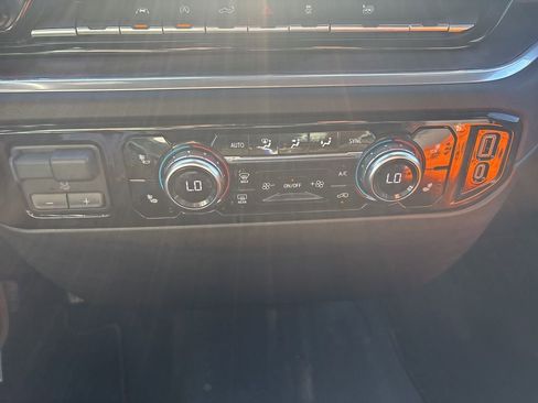 Used 2025 GMC Sierra 1500 SLT image 11