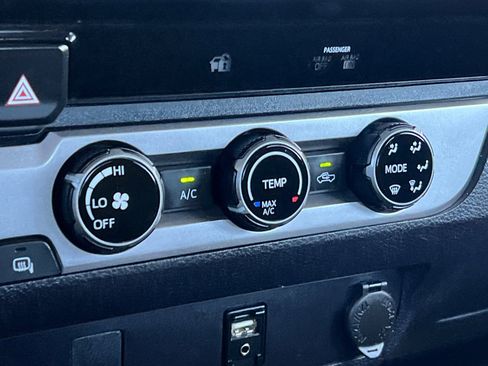 Certified 2017 Toyota Tacoma SR image 24