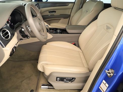 Used 2021 Bentley Bentayga Base image 24