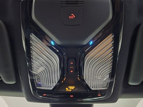 Used 2025 BMW 330i xDrive Sedan w/ Premium Package image 35