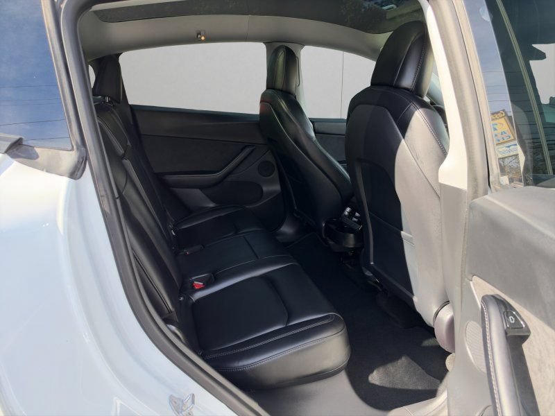 Used 2021 Tesla Model Y Long Range AWD/4WD image 12