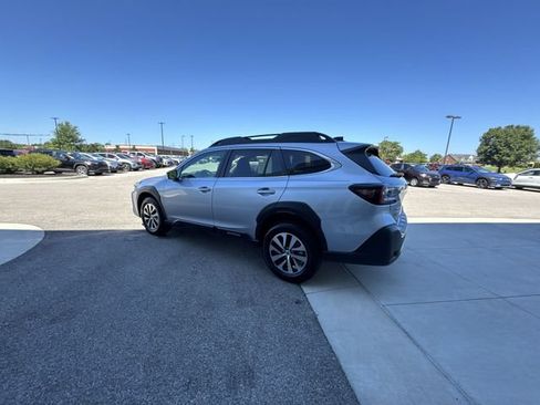 Used 2025 Subaru Outback Premium AWD/4WD image 3