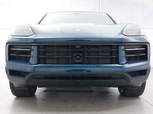 Used 2025 Porsche Cayenne image 10