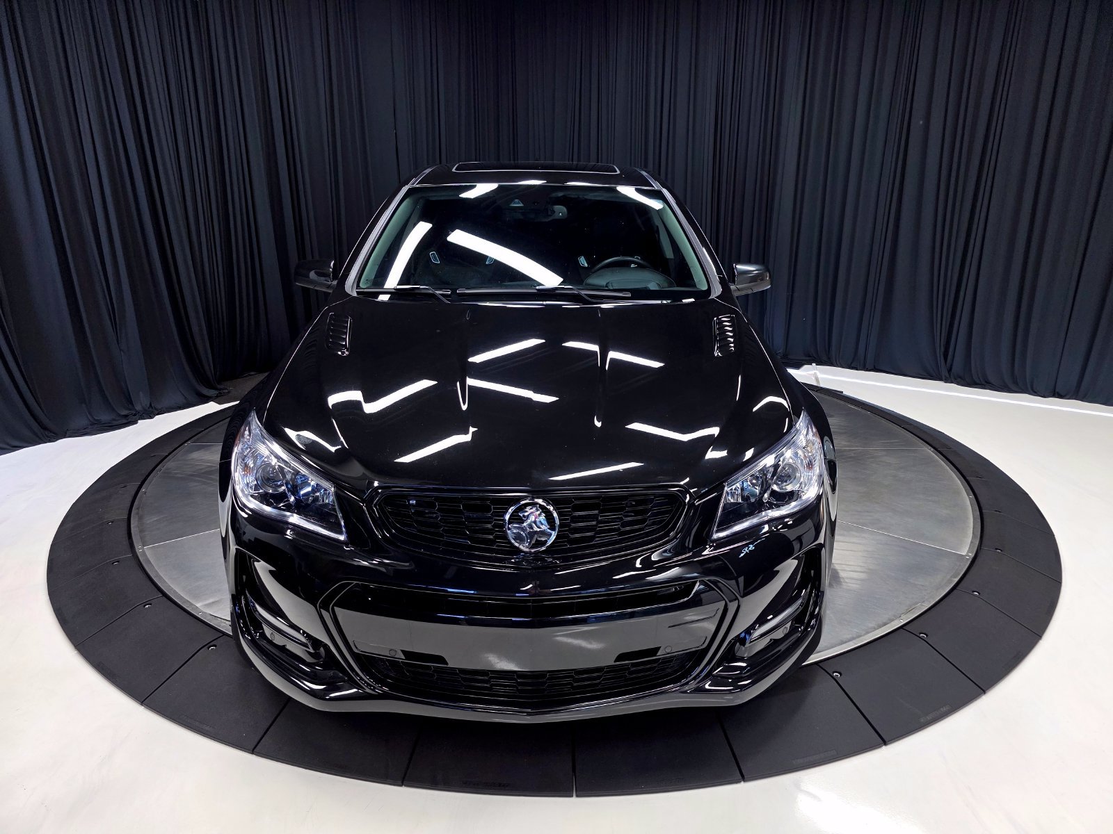 Used 2016 Chevrolet SS RWD image 8