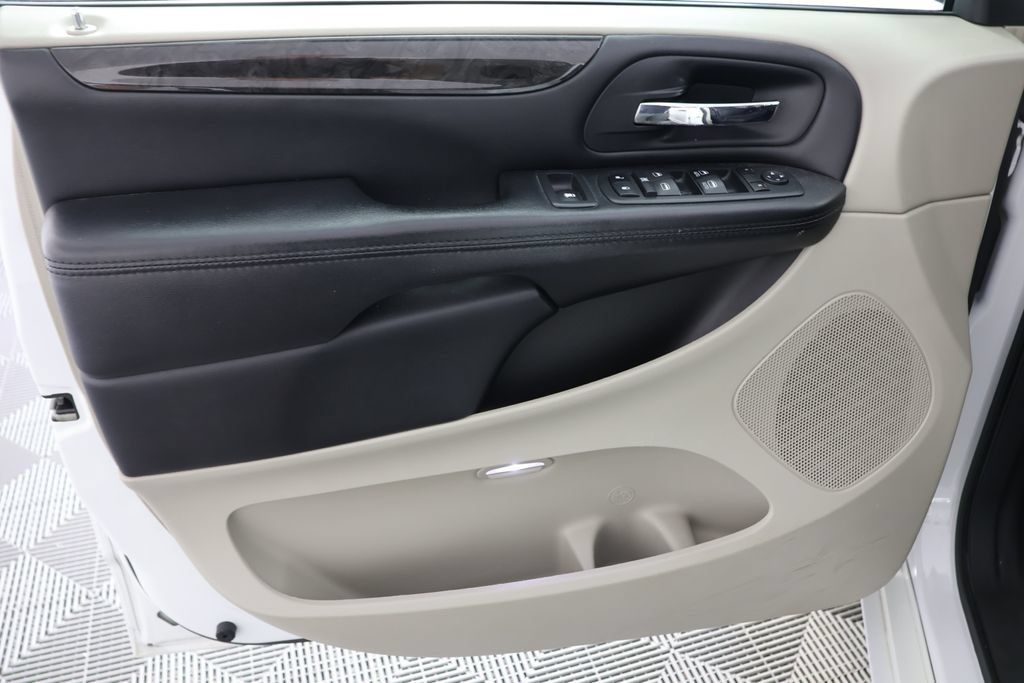 Used 2019 Dodge Grand Caravan SE FWD image 21