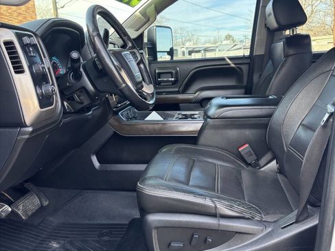 Used 2019 GMC Sierra 3500 Denali w/ Duramax Plus Package image 9