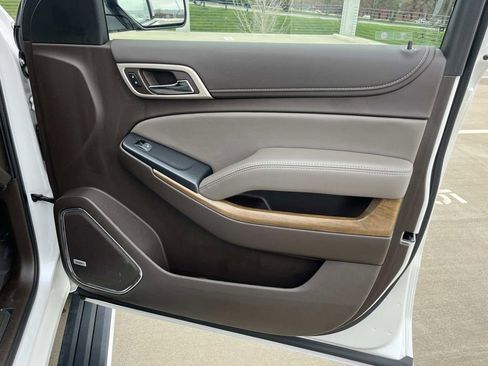 Used 2020 GMC Yukon XL Denali w/ Denali Premium Package image 24