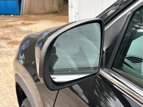 Used 2020 Jeep Cherokee Latitude Plus image 13