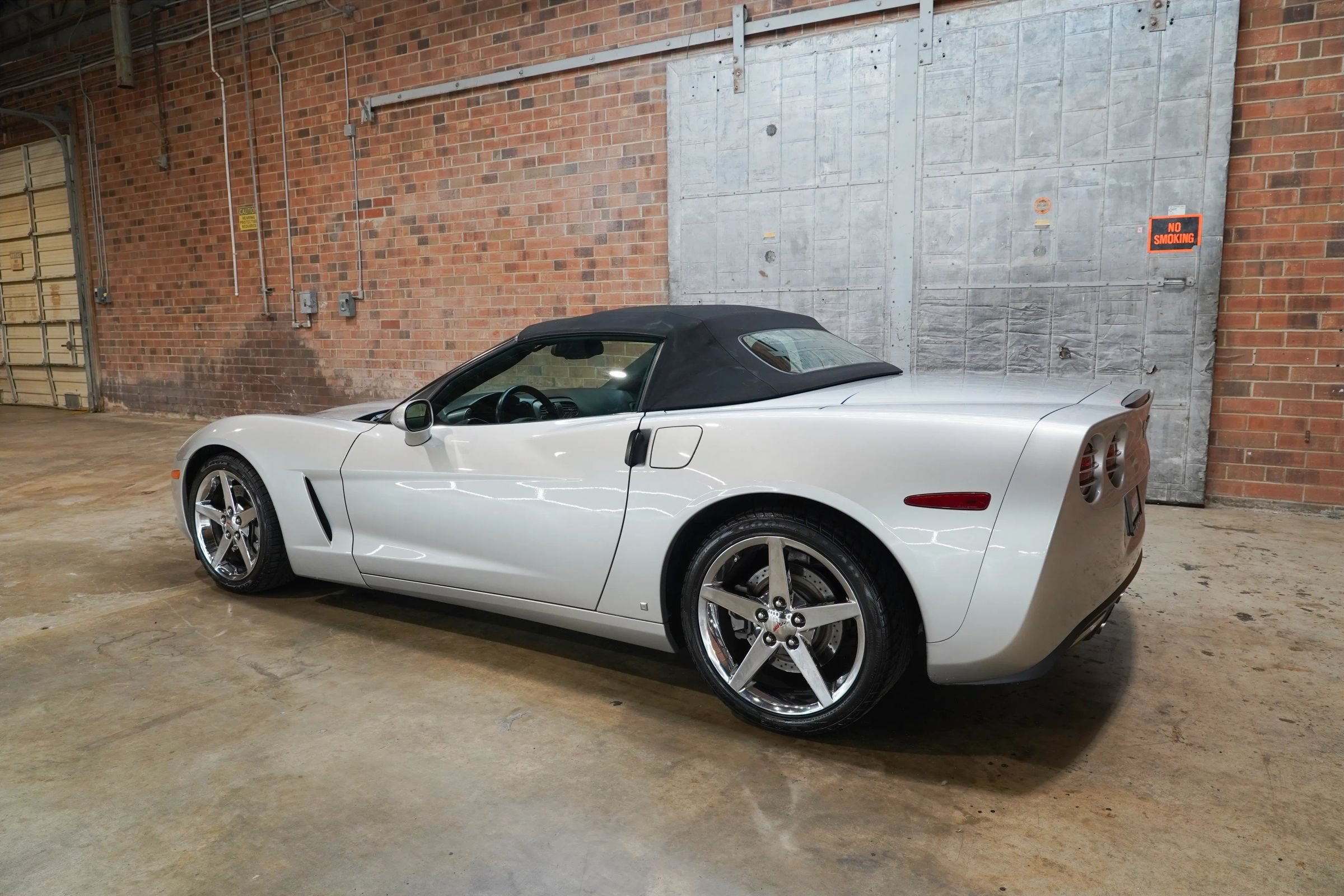 Used 2006 Chevrolet Corvette Coupe w/ Preferred Equipment Group RWD image 11