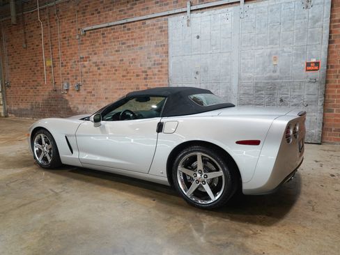 Used 2006 Chevrolet Corvette Coupe w/ Preferred Equipment Group RWD image 11