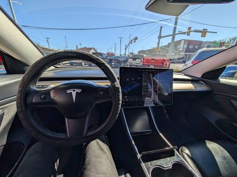 Used 2018 Tesla Model 3 Long Range image 21