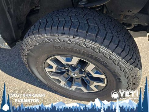 Used 2022 Toyota Tacoma TRD Off-Road w/ Technology Package AWD/4WD image 9