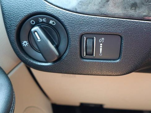 Used 2012 Dodge Grand Caravan SE FWD image 18