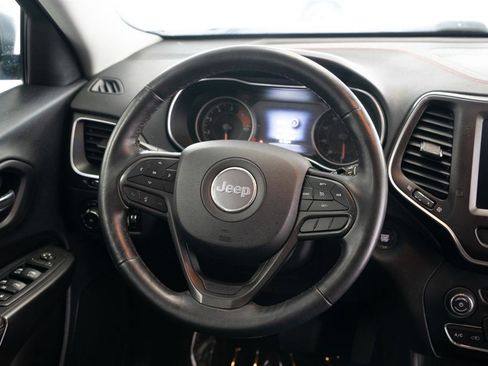 Used 2019 Jeep Cherokee Trailhawk w/ Cold Weather Group AWD/4WD image 15