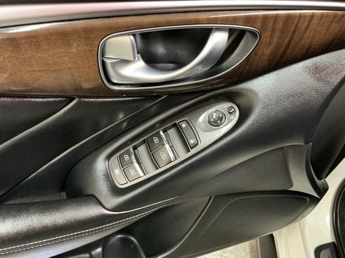 Used 2018 INFINITI Q50 Luxe w/ Essential Package (3.0T Luxe) AWD/4WD image 14