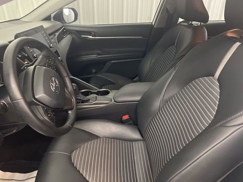 Used 2021 Toyota Camry SE image 9