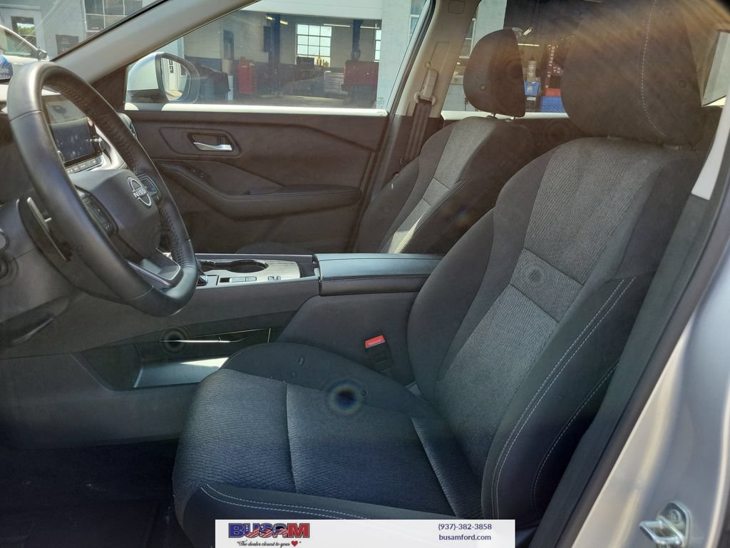Used 2025 Nissan Rogue SV FWD image 16